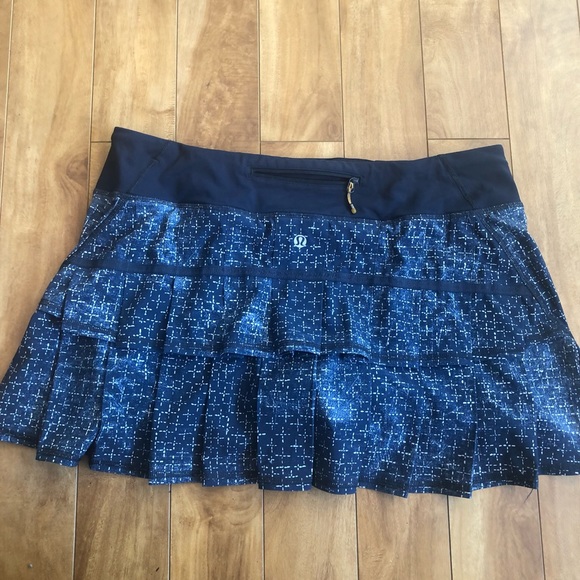 RARE Lululemon Pace Setter Skirt *Sashiko Cross* - Picture 6 of 7